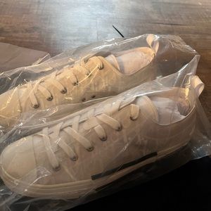Dior B23 Low 
size 42 ( will fit 9.5-10us)